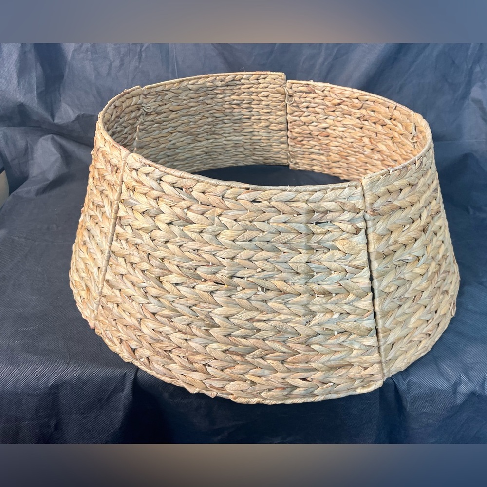 Natural Woven Christmas Tree Collar